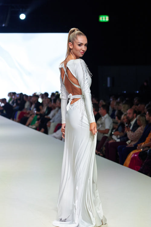 BÍLÉ ŠATY S KORÁLKY