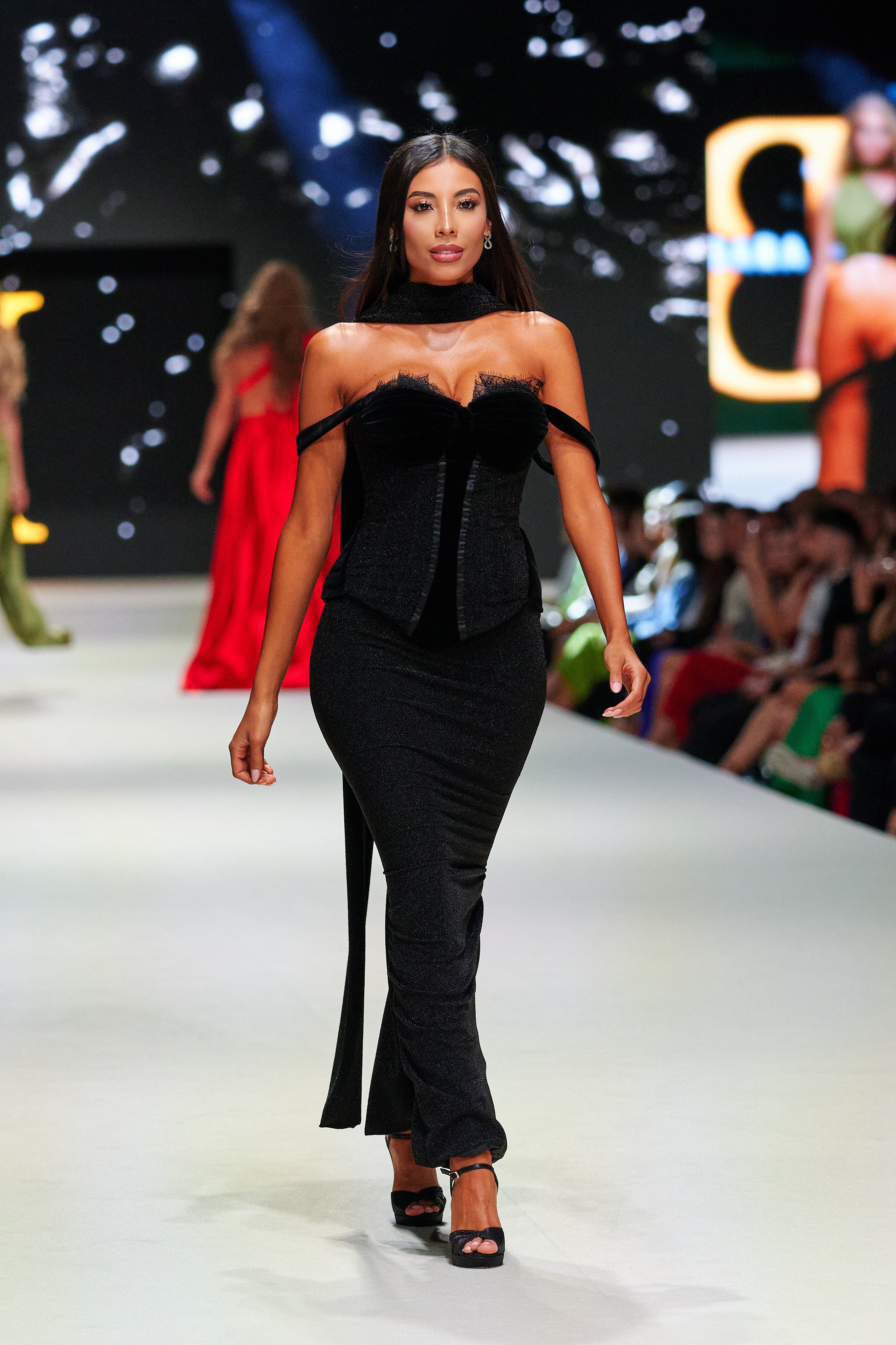 ČERNÉ KORZETOVÉ ŠATY