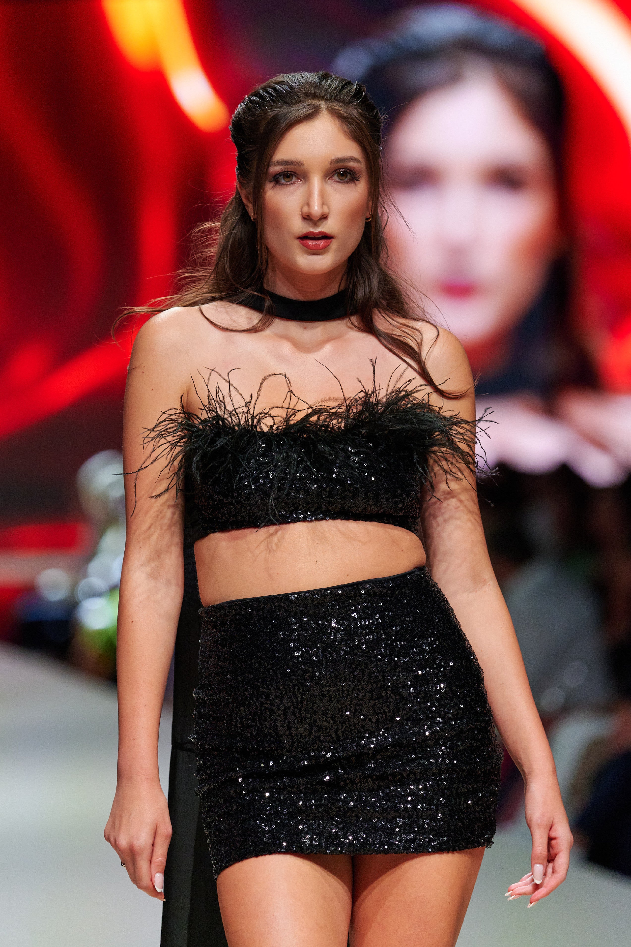 ČERNÁ SUKNĚ S TOPEM