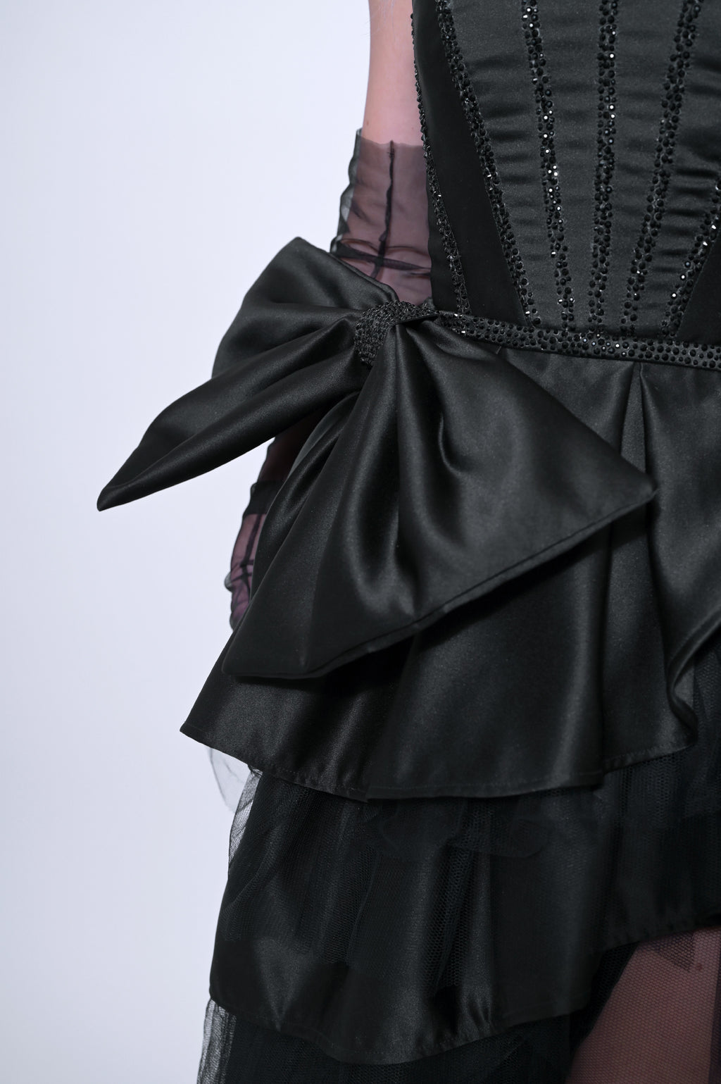 ČERNÉ ŠATY S KORZETEM