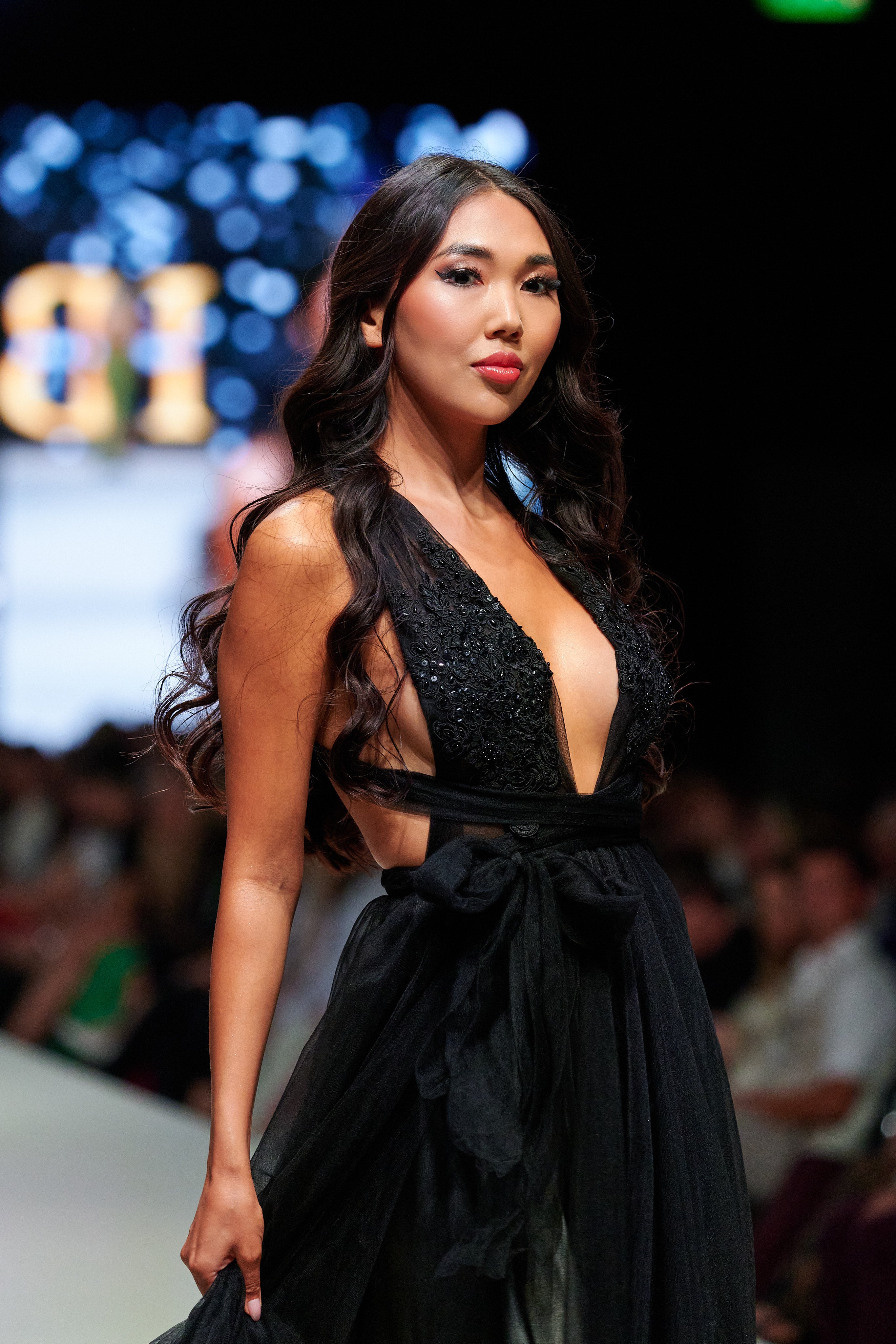 ČERNÉ TYLOVÉ ŠATY