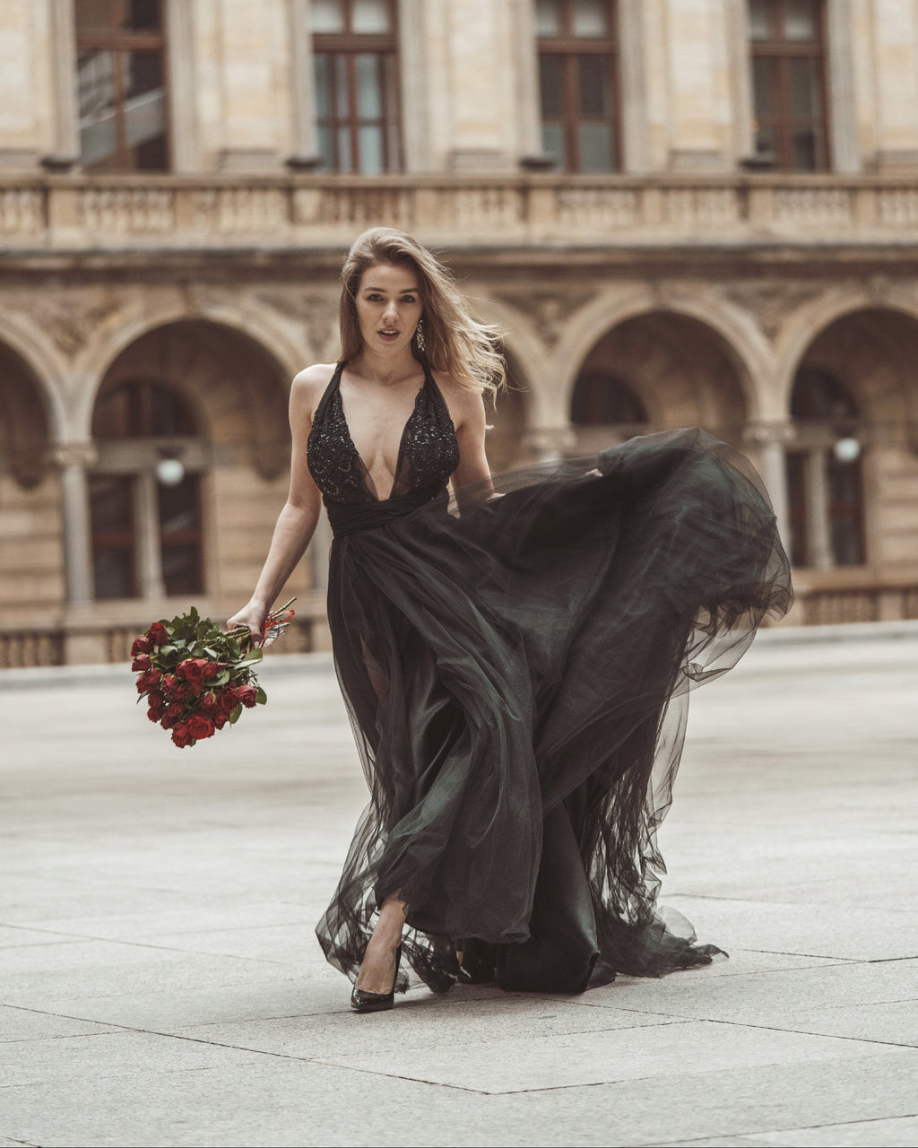 ČERNÉ TYLOVÉ ŠATY