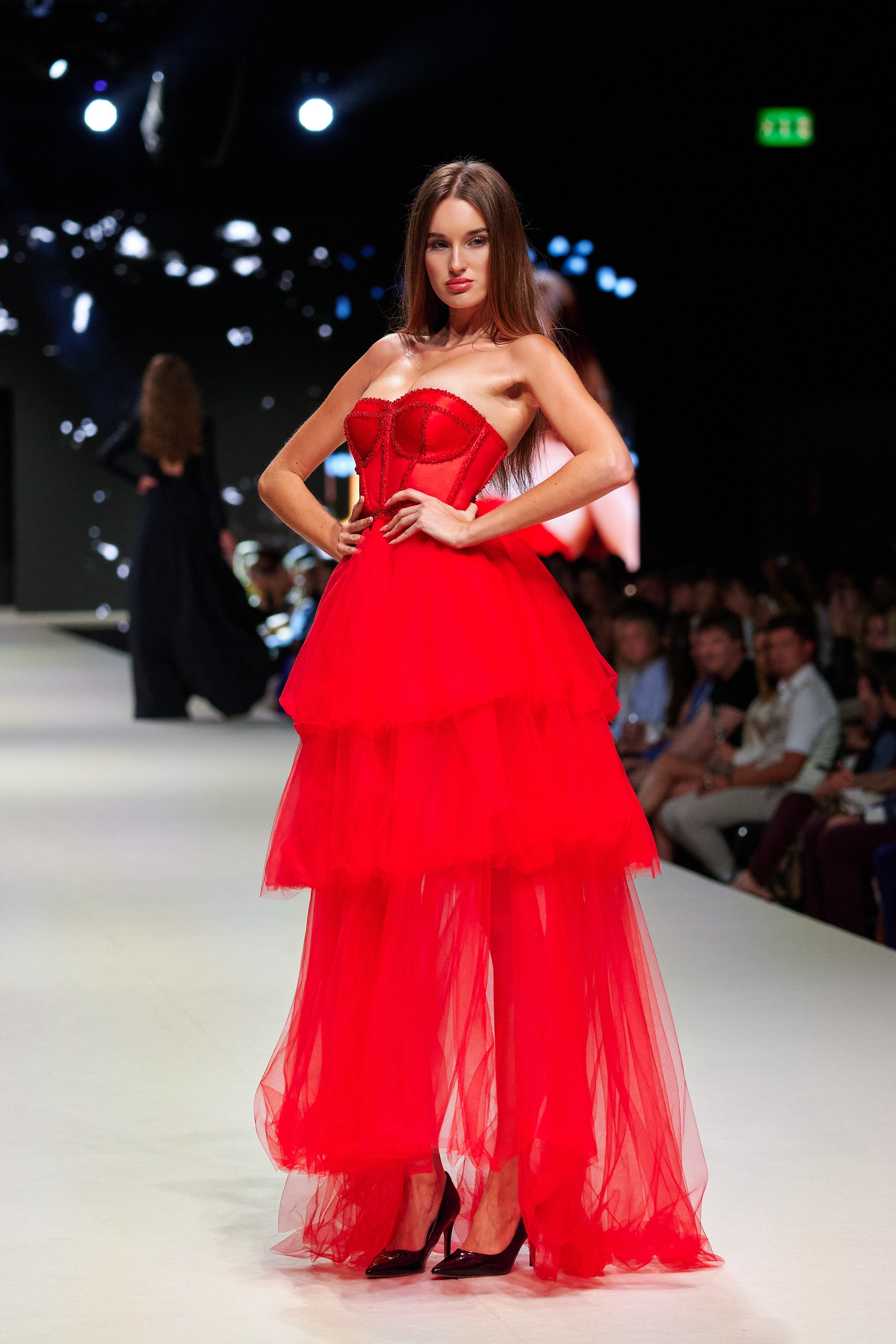 ČERVENÉ ŠATY S KORZETEM