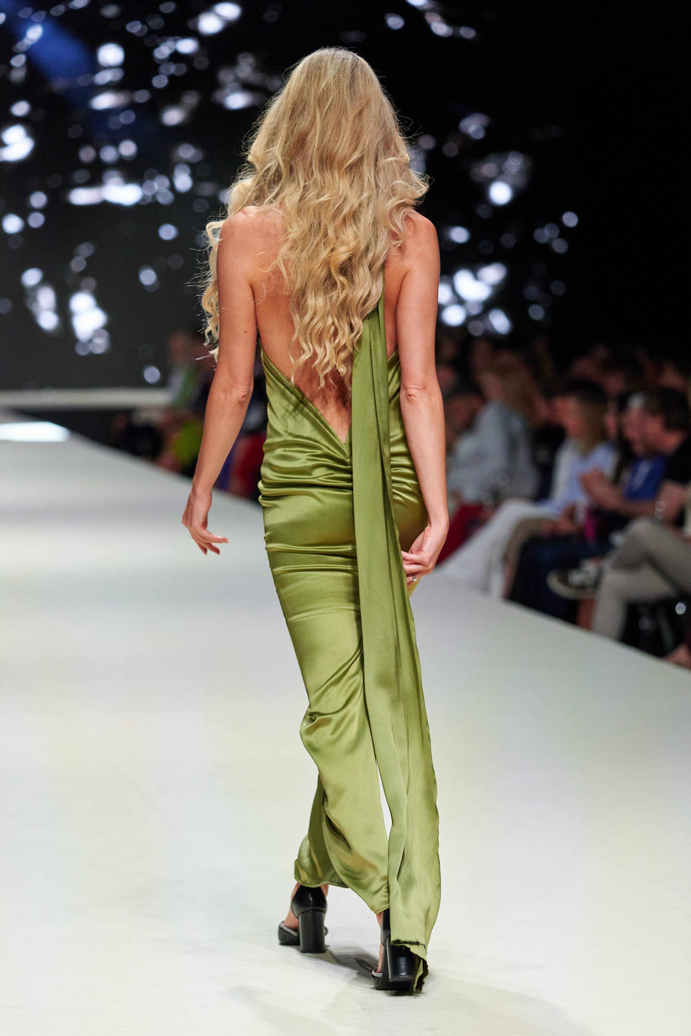 OLIVOVÉ SATÉNOVÉ ŠATY